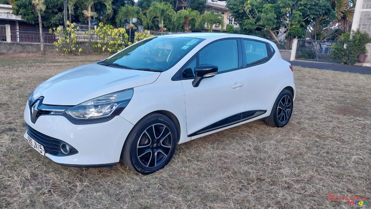 2015' Renault Clio photo #2