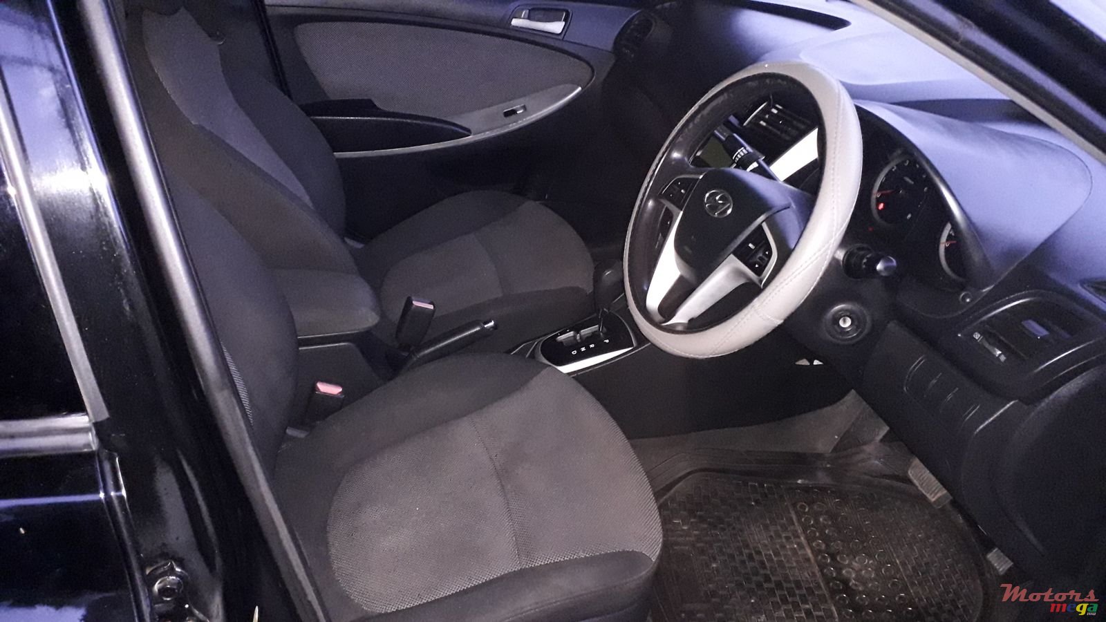 2012' Hyundai Accent Automatic photo #4