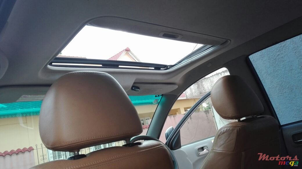 2010' Mitsubishi L 200 photo #1