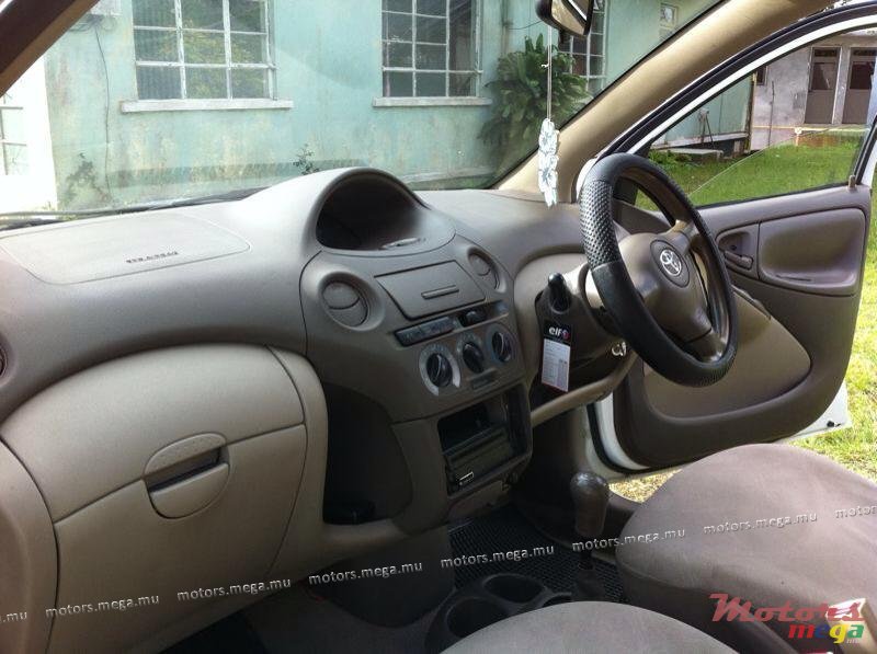 2002' Toyota photo #4