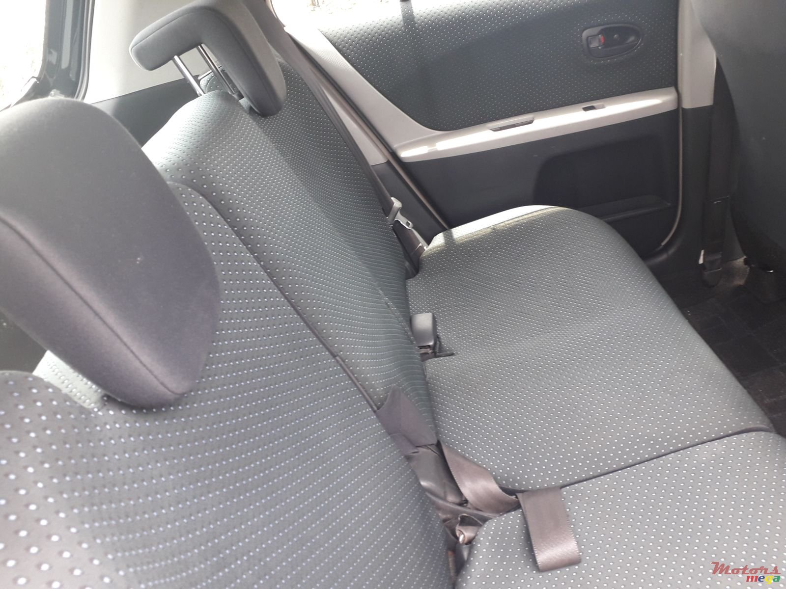 2007' Toyota Vitz 1.3 auto photo #4