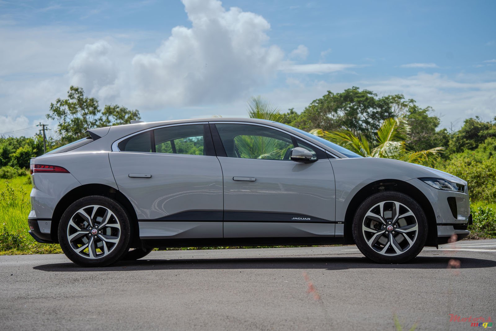 2019' Jaguar I-Pace 400 SE photo #3