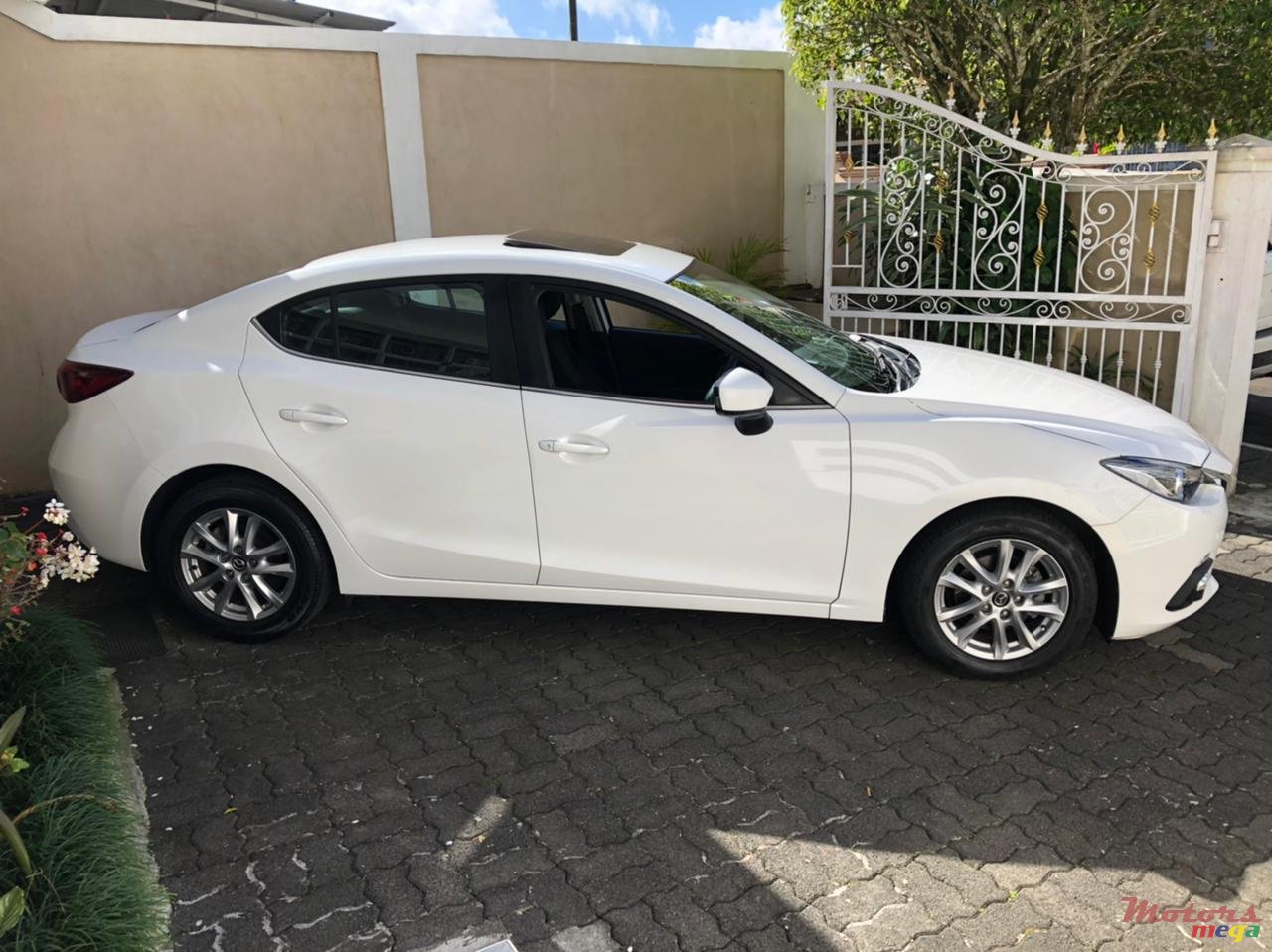 2016' Mazda 3 skyactiv photo #4