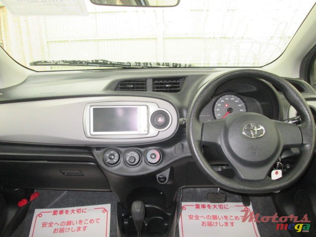 2011' Toyota Vitz F photo #3