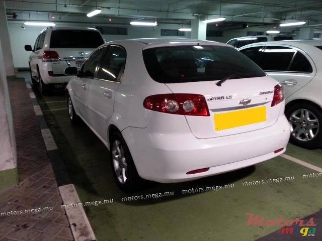 2006' Chevrolet Optra LS H/Back photo #2