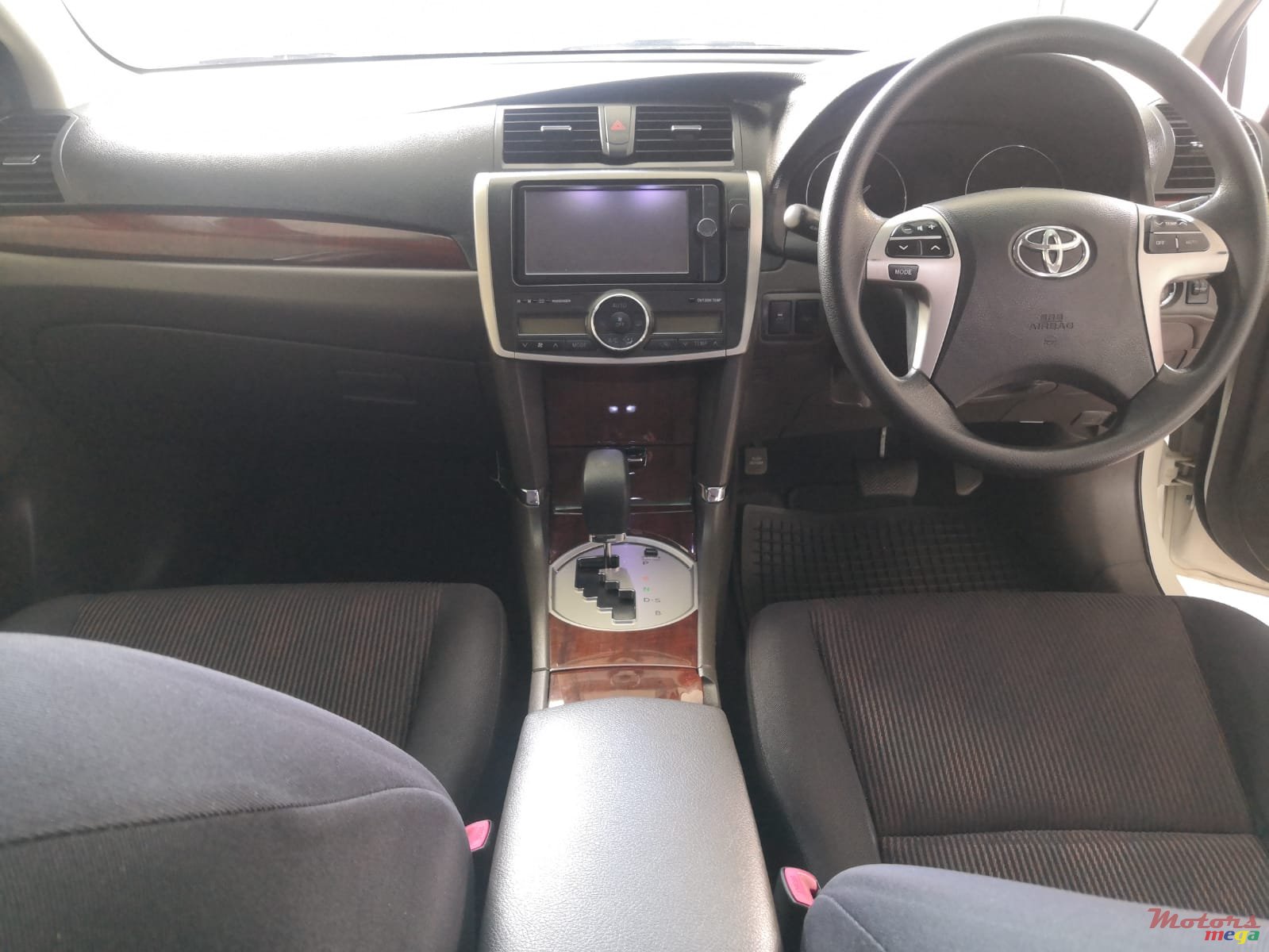 2016' Toyota Premio 1500cc F edition photo #3