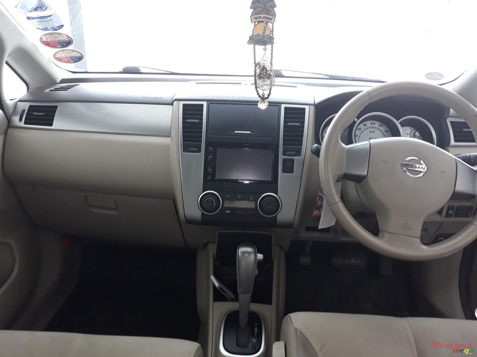 2010' Nissan Tiida photo #1