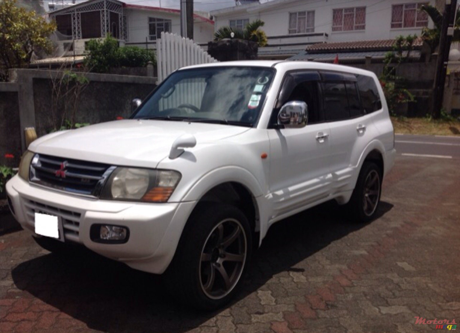 2000' Mitsubishi Pajero photo #5