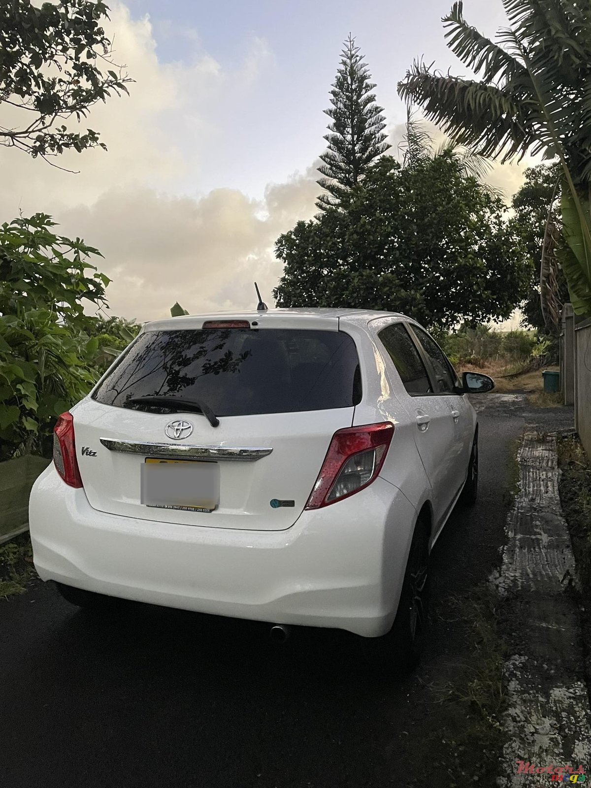 2012' Toyota Vitz photo #5