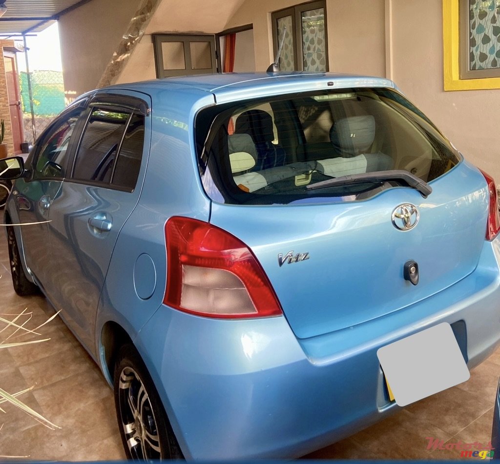 2006' Toyota Vitz photo #4