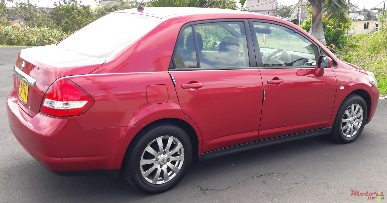 2011' Nissan Tiida 0 photo #2