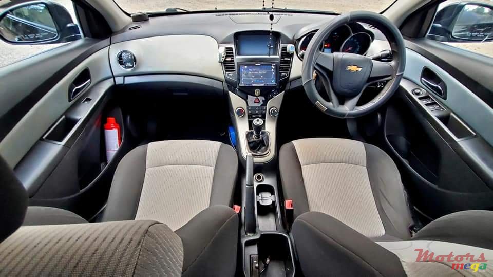 2012' Chevrolet Cruze photo #7