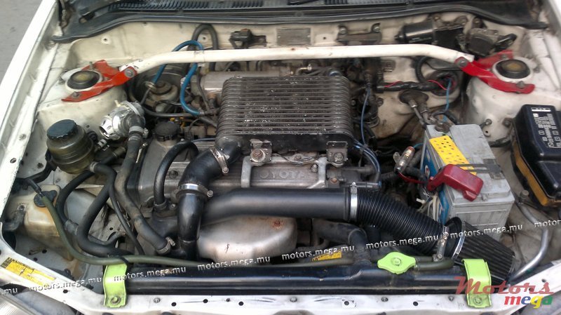 1999' Toyota Starlet Glanza photo #3