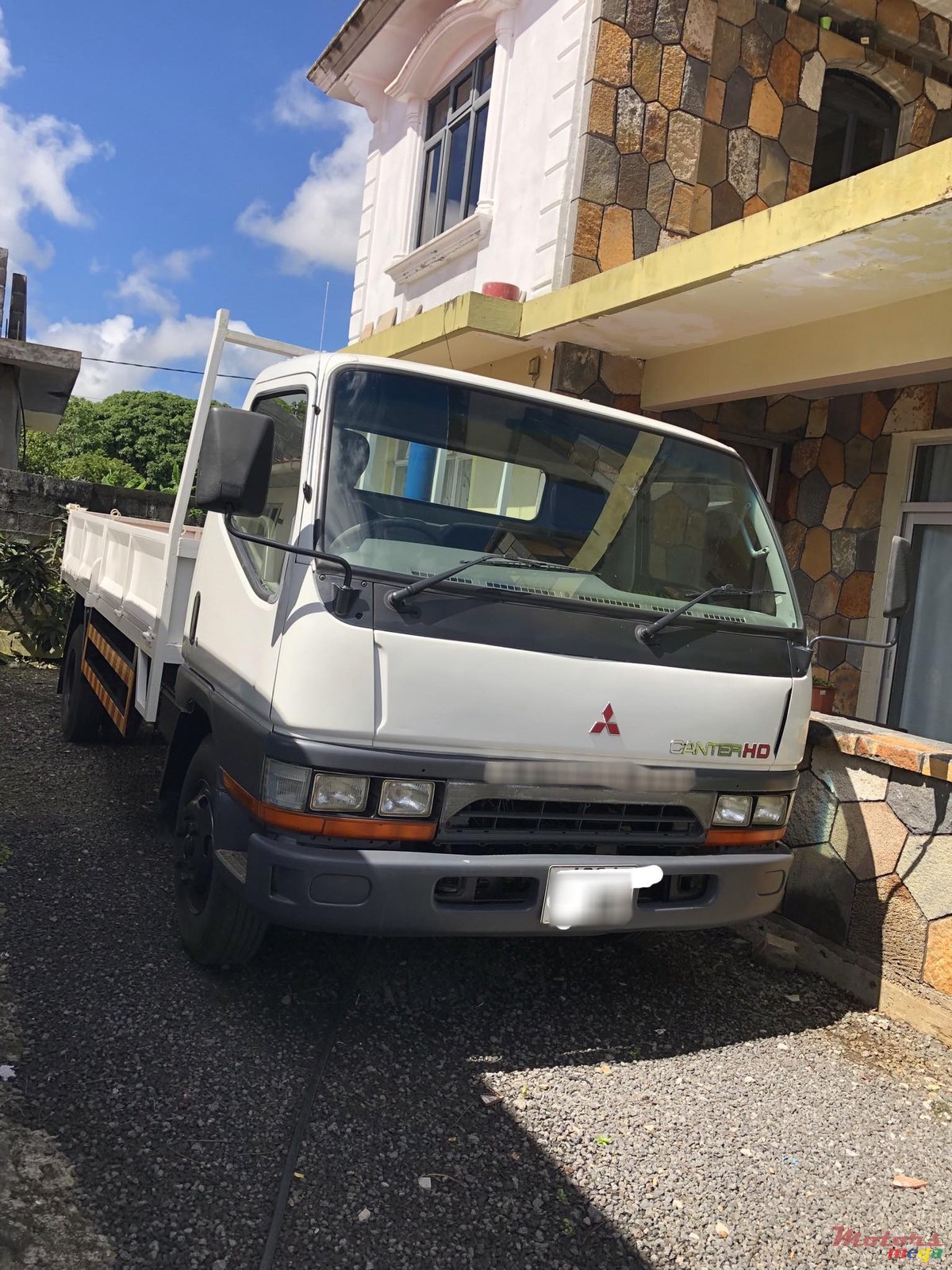 2009' Mitsubishi Canter photo #1