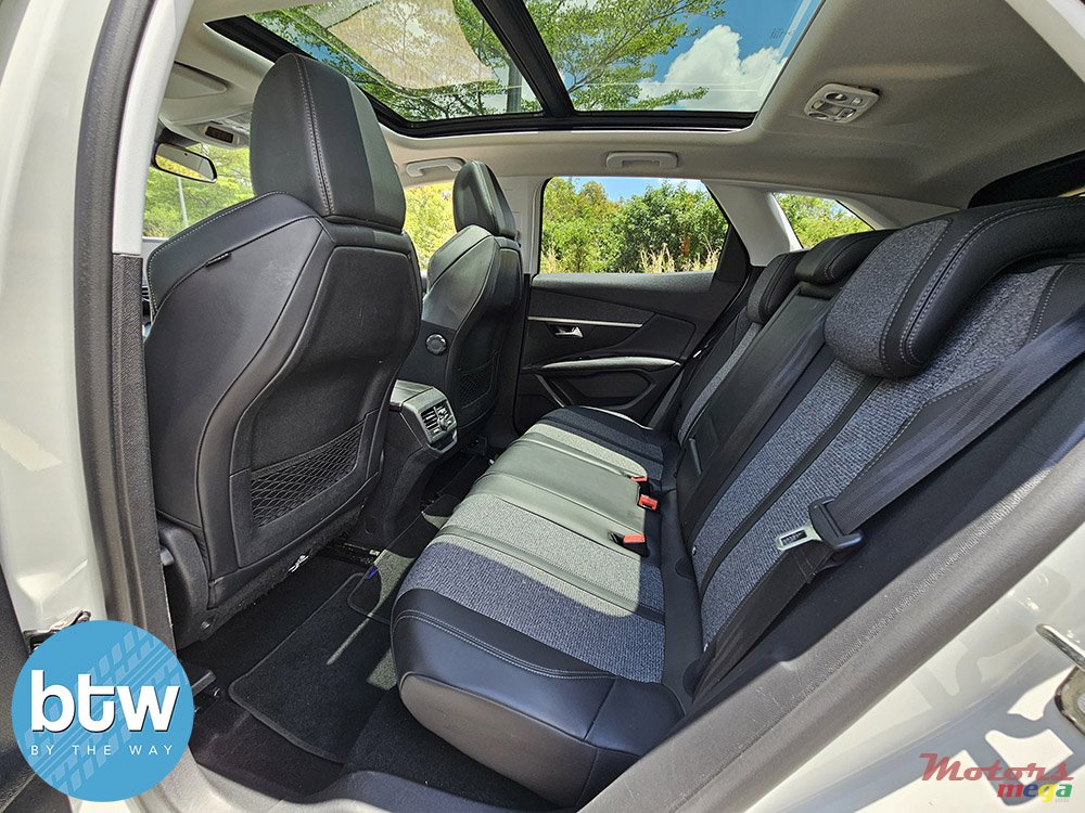 2018' Peugeot 3008 photo #6