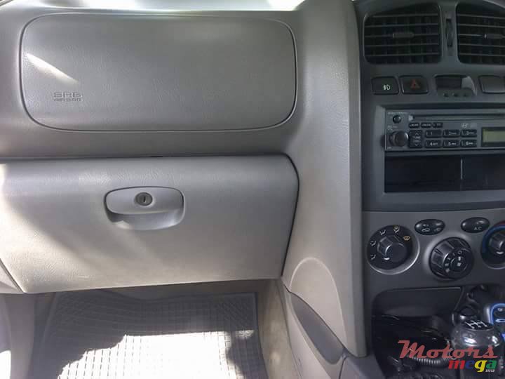 2004' Hyundai Santa Fe photo #2