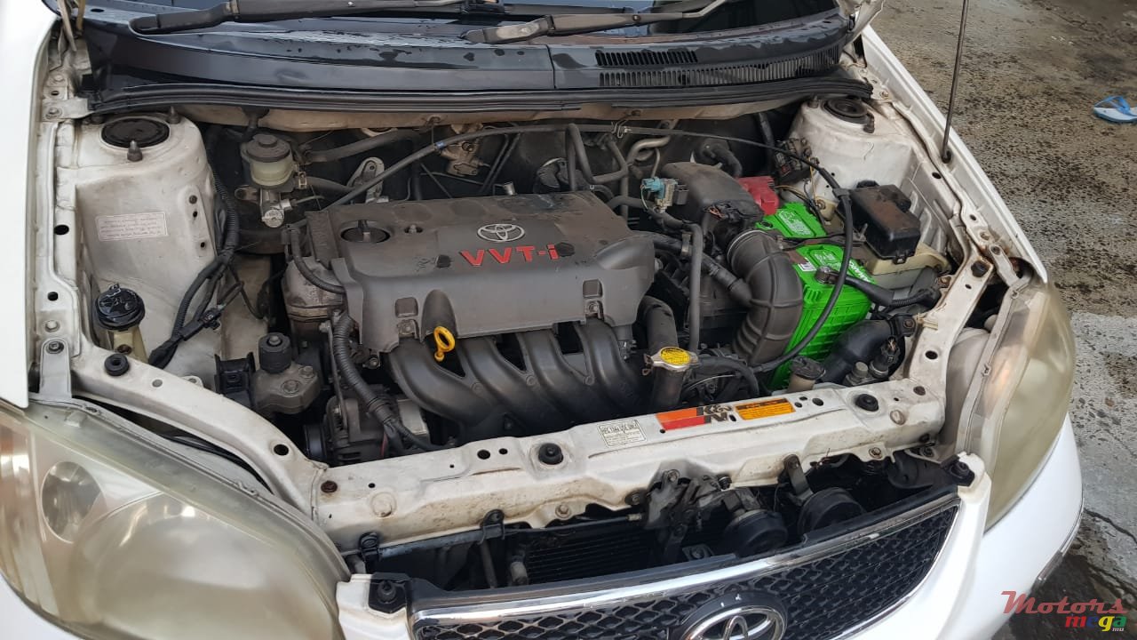 2006' Toyota Verso photo #1