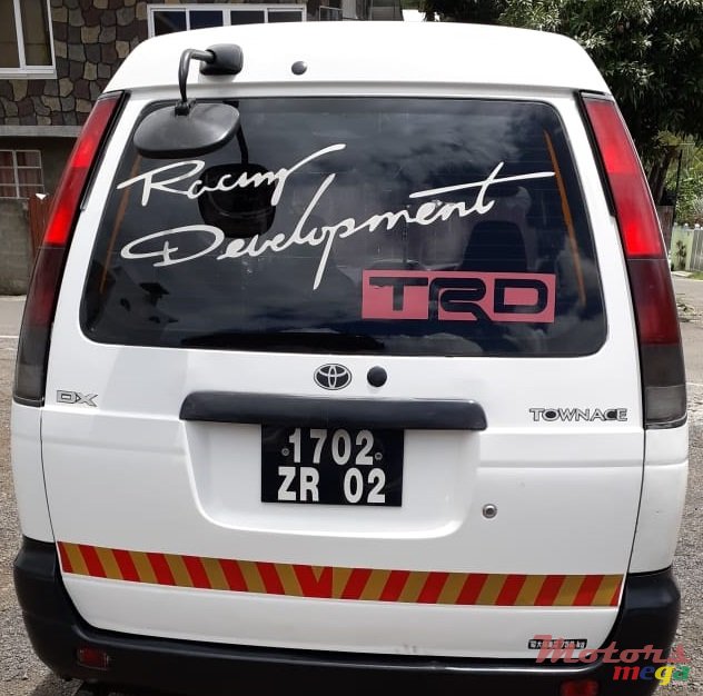 2002' Toyota Town Ace Goods Vehicle photo #2