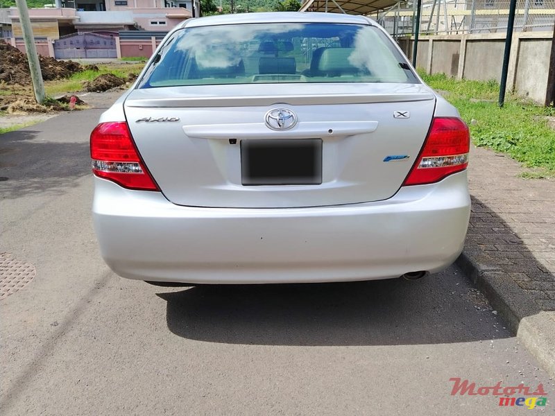 2010' Toyota Axio photo #3