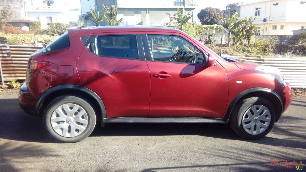 2014' Nissan Juke hatchback photo #1