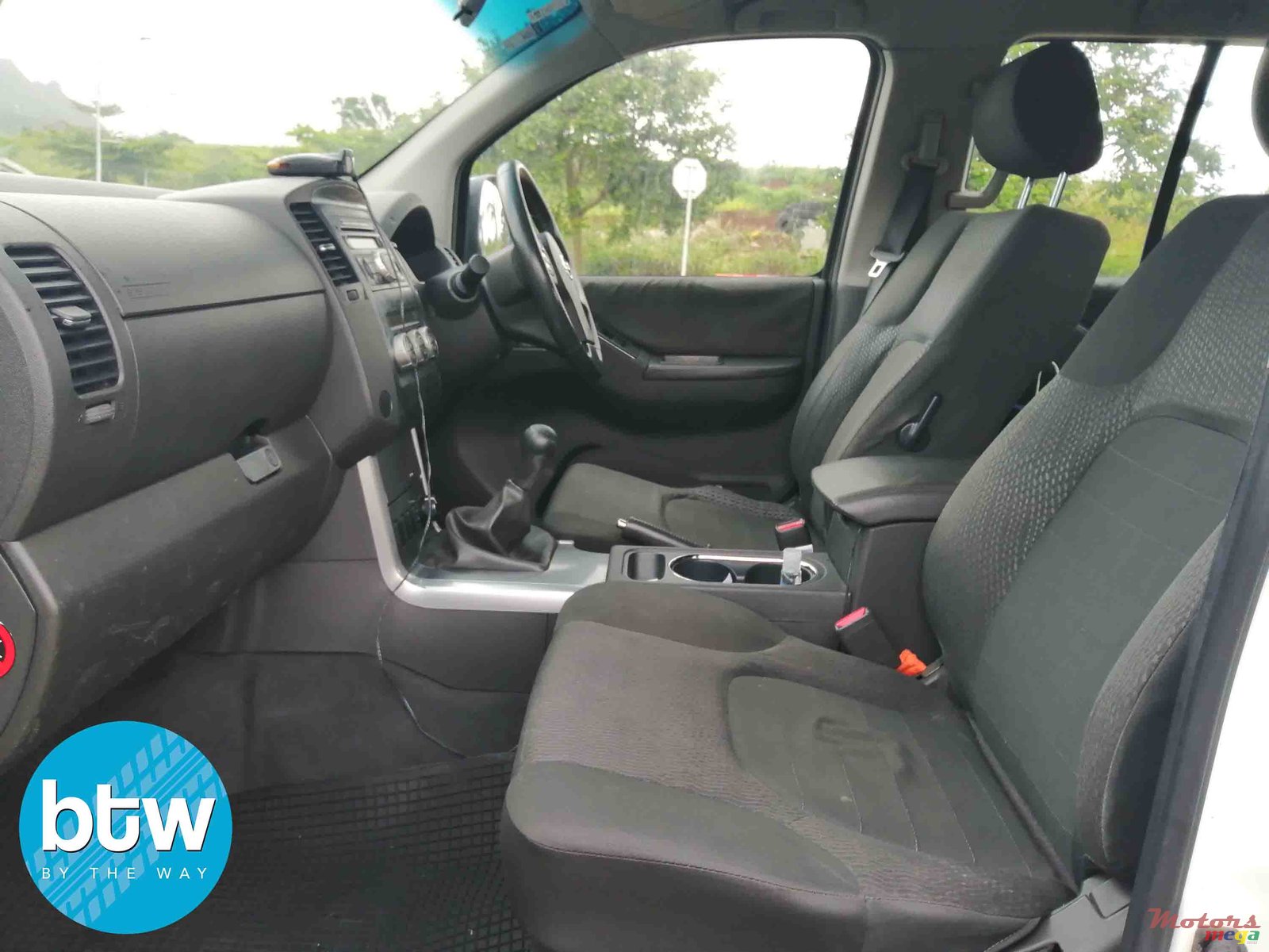 2010' Nissan Navara photo #5