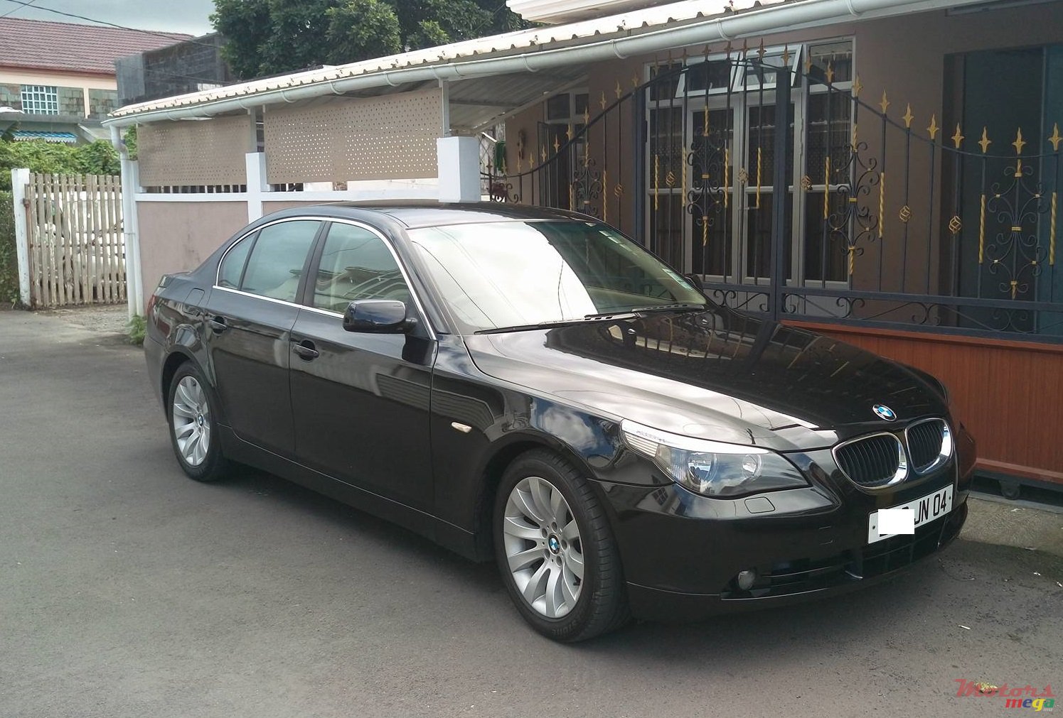 2004' BMW 525i photo #1