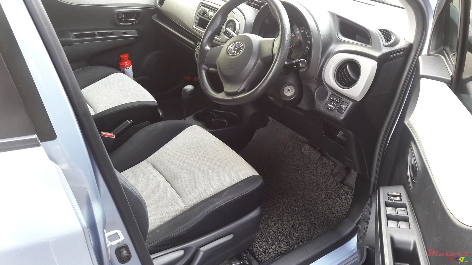 2011' Toyota Vitz photo #3