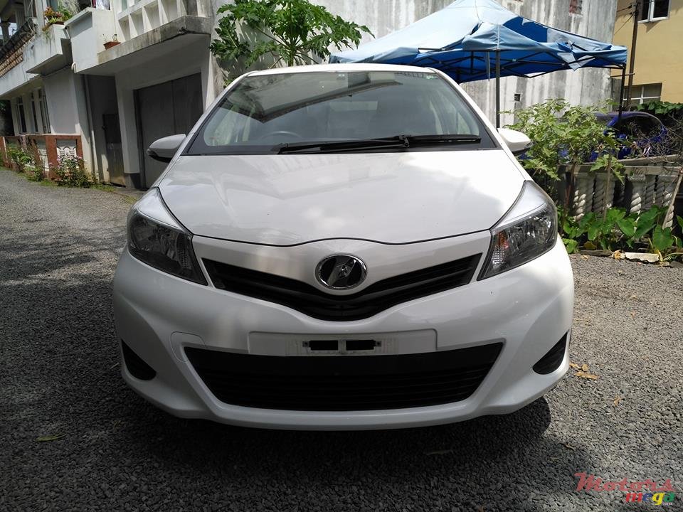 2013' Toyota Vitz photo #1