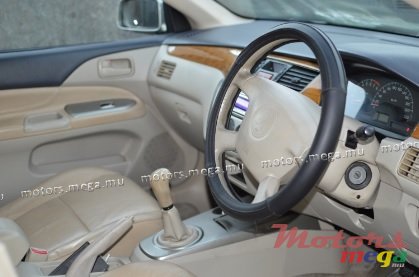 2004' Mitsubishi Lancer photo #3