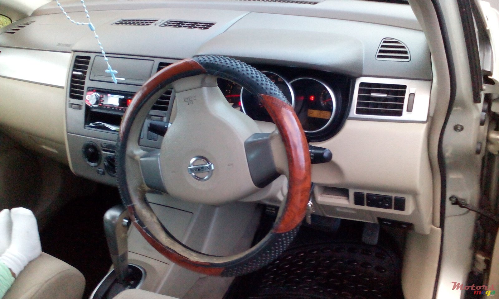 2005' Nissan Tiida photo #2