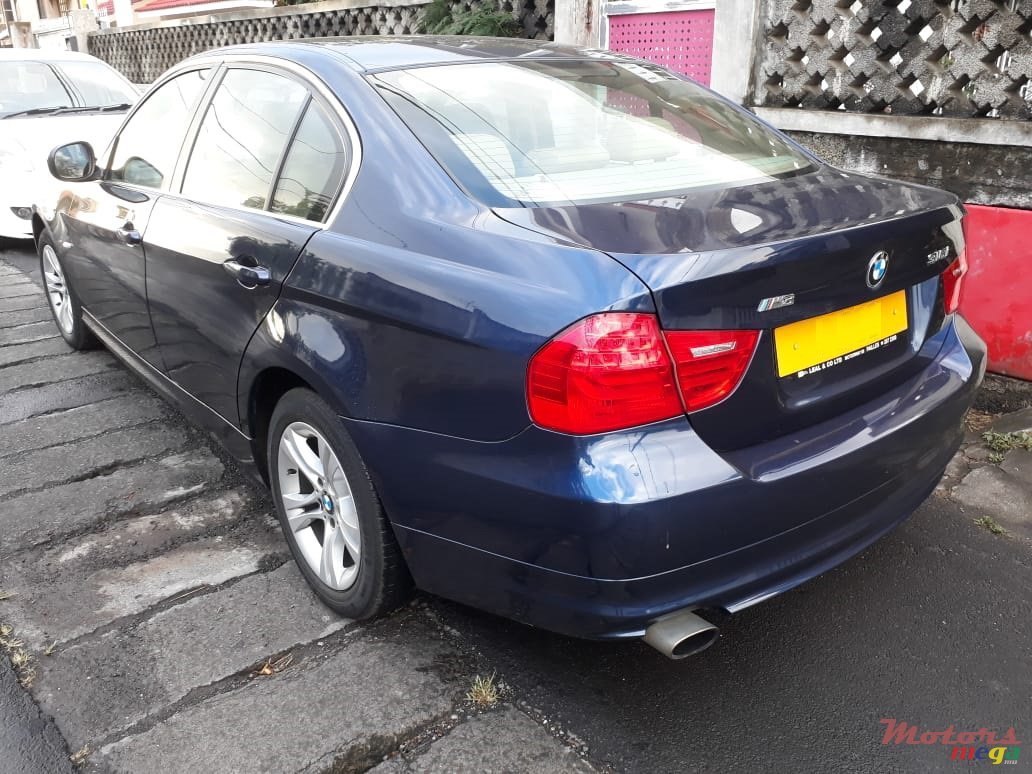 2010' BMW 3 Series photo #4