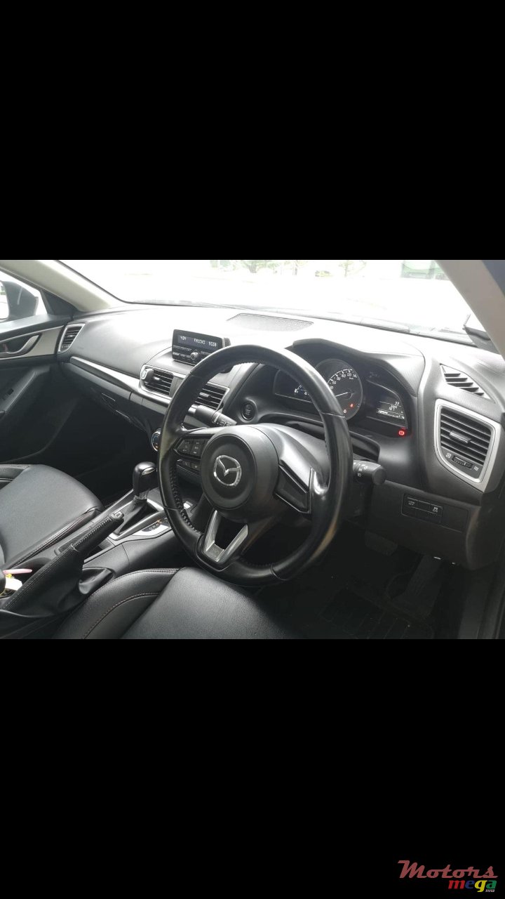 2017' Mazda 3 photo #3