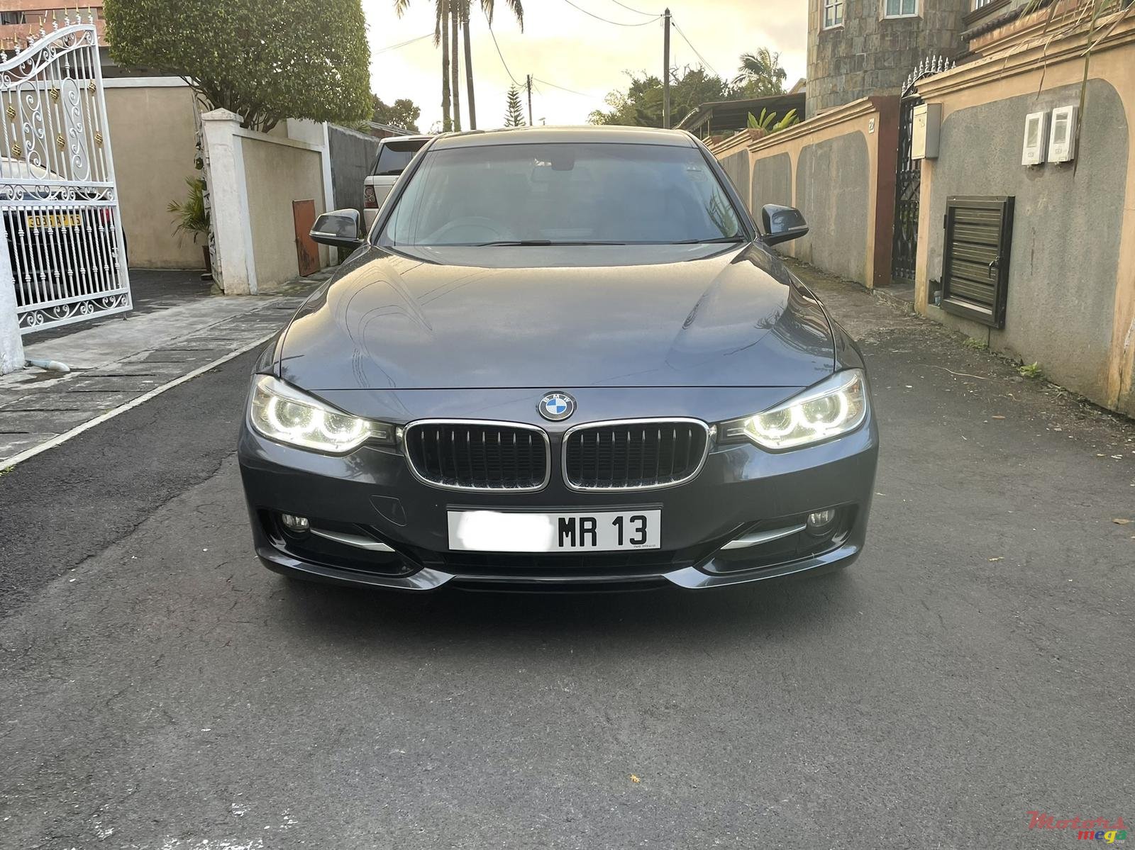 2013' BMW F30 320i photo #1