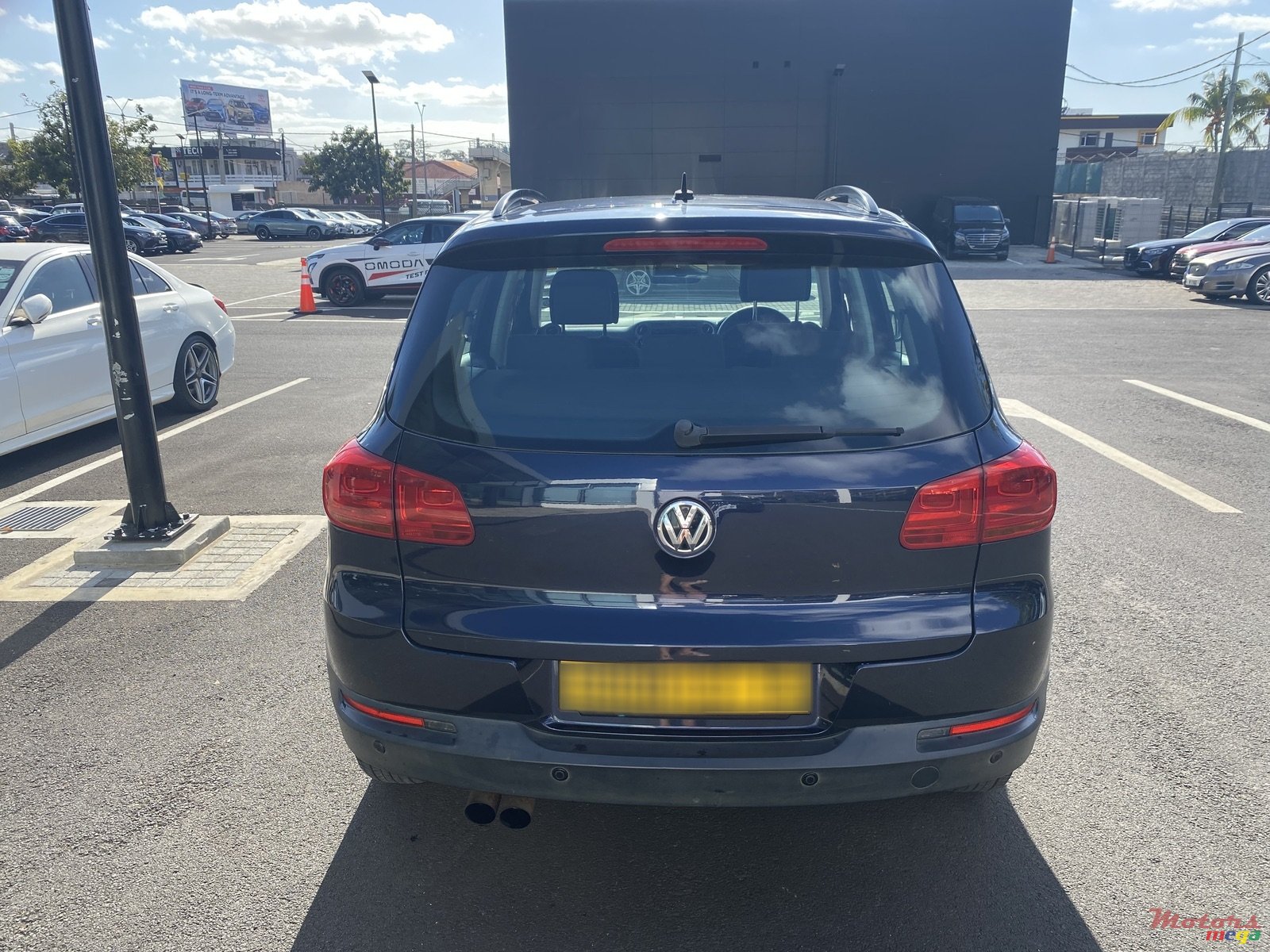 2015' Volkswagen Tiguan photo #4