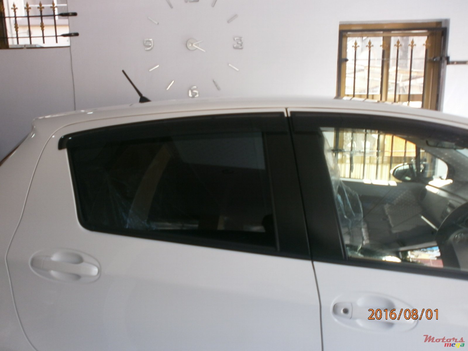 2013' Toyota Vitz photo #4