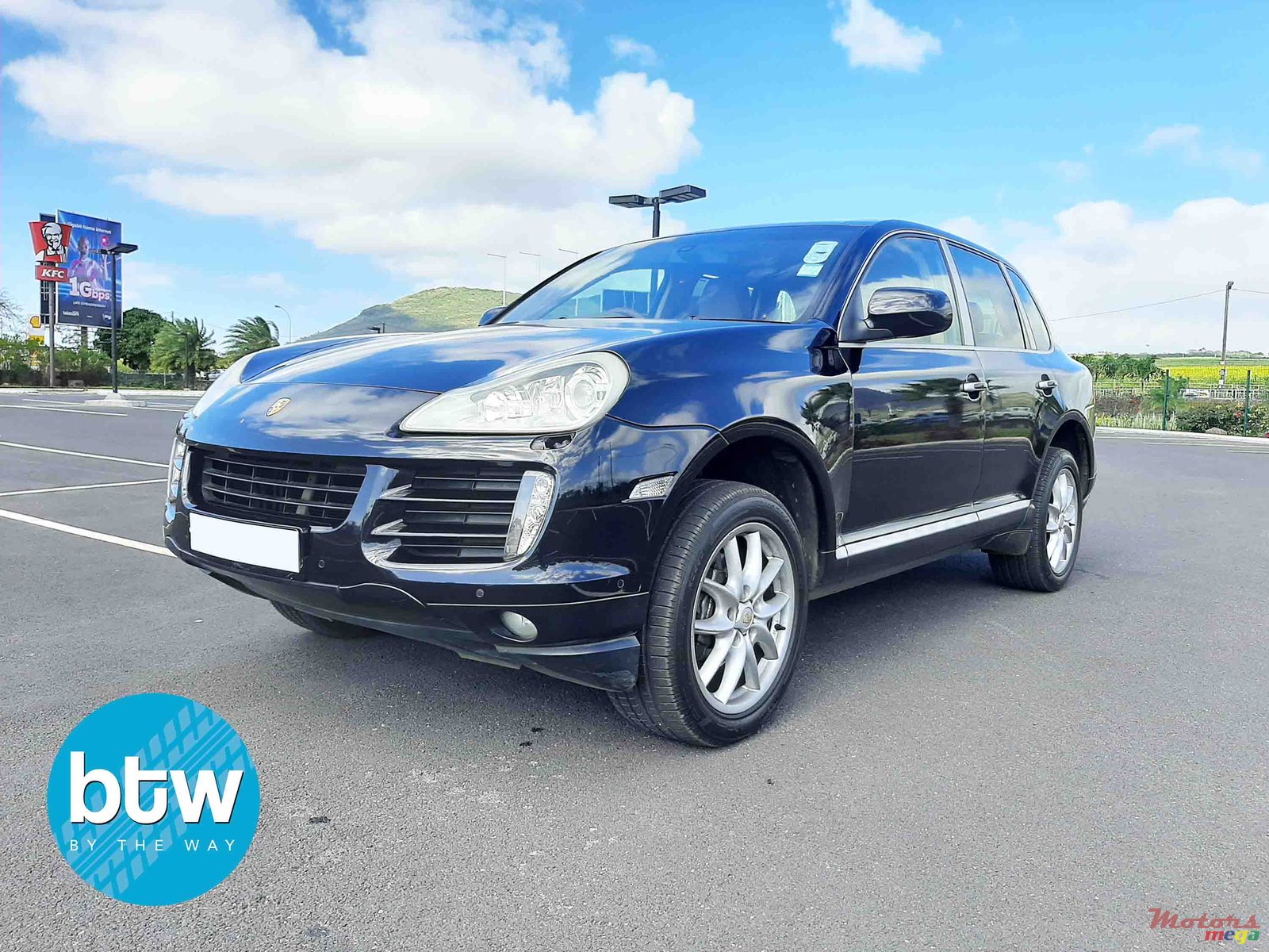 2009' Porsche Cayenne photo #2