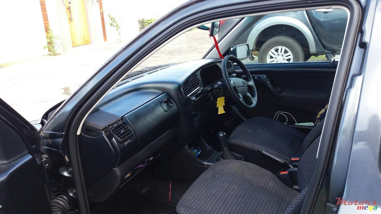 1998' Volkswagen Vento photo #2