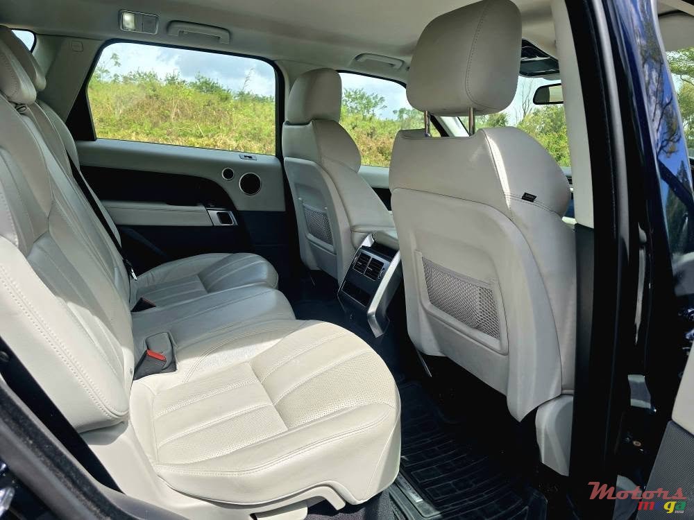 2017' Land Rover Range Rover Sport photo #5