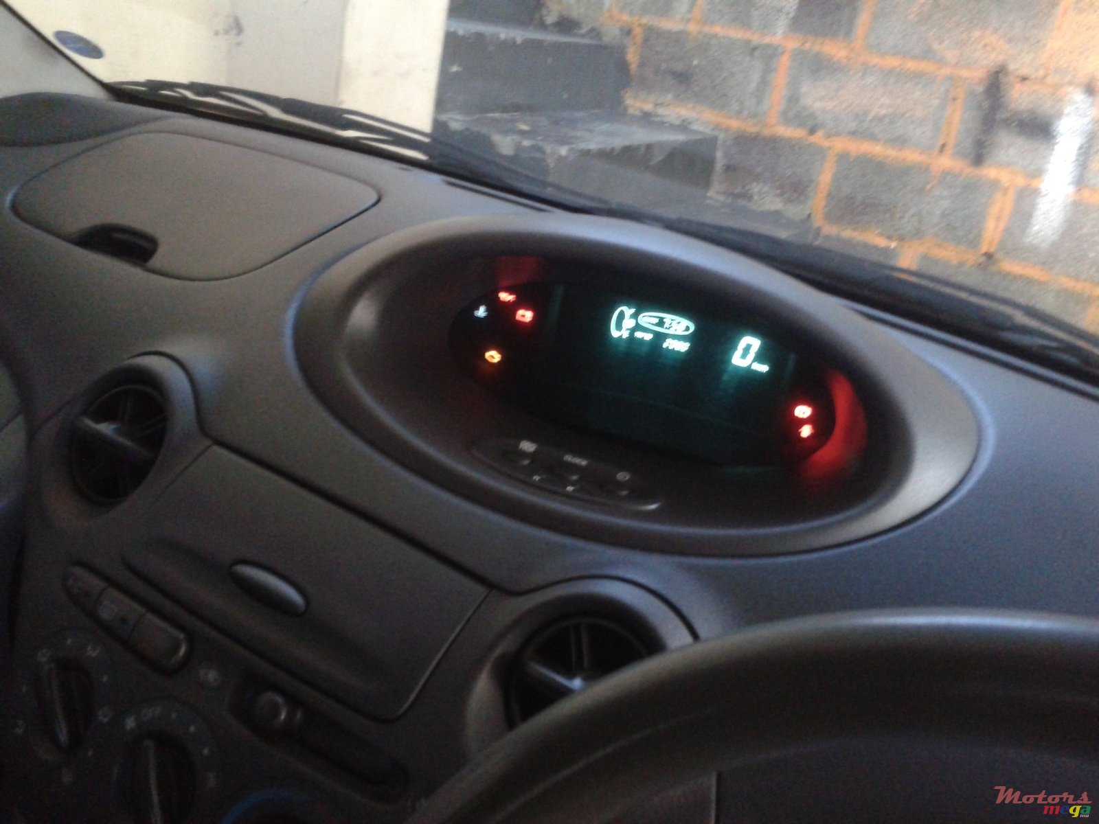 1999' Toyota Vitz photo #7