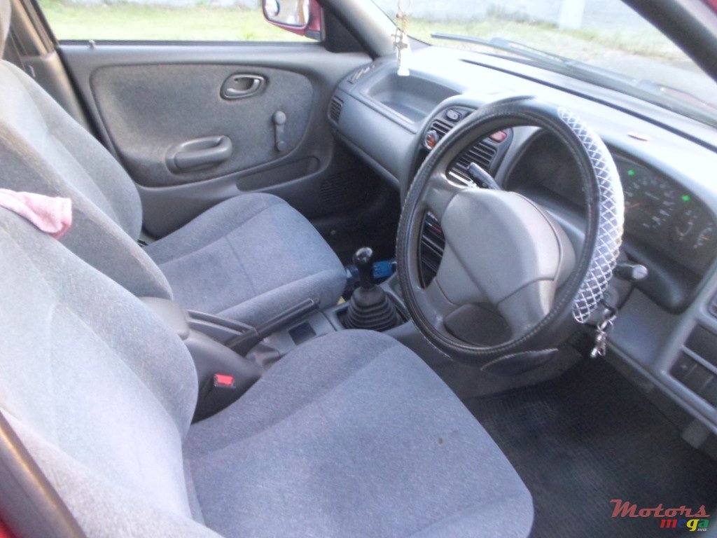 2001' Suzuki Baleno photo #6