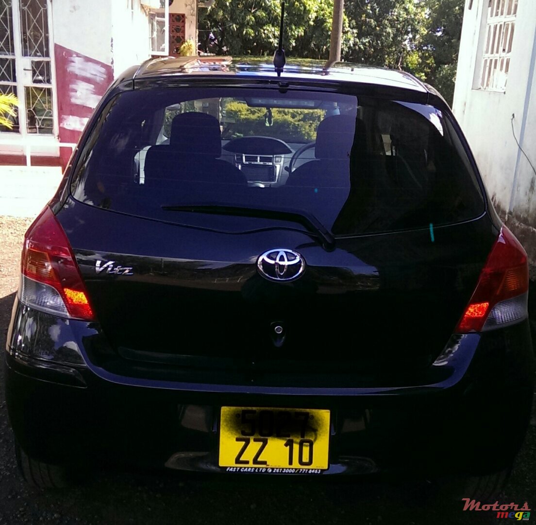 2010' Toyota Vitz photo #2