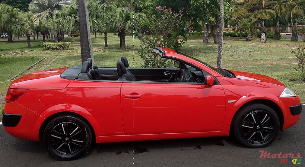 2005' Renault Megane convertible photo #3