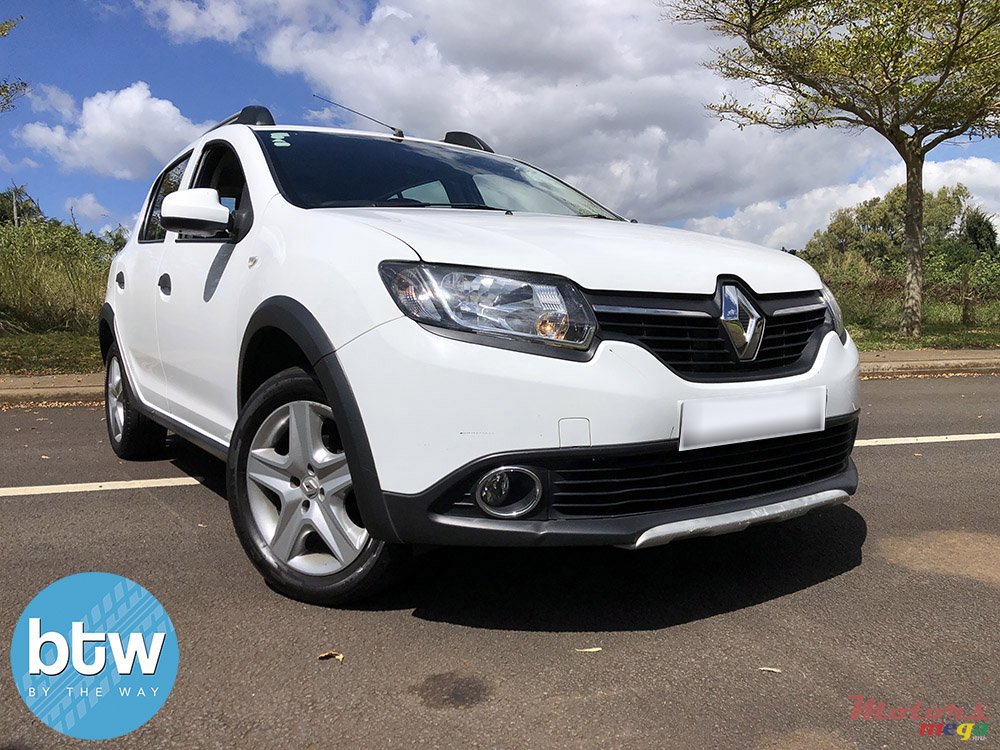 2015' Renault Sandero photo #1