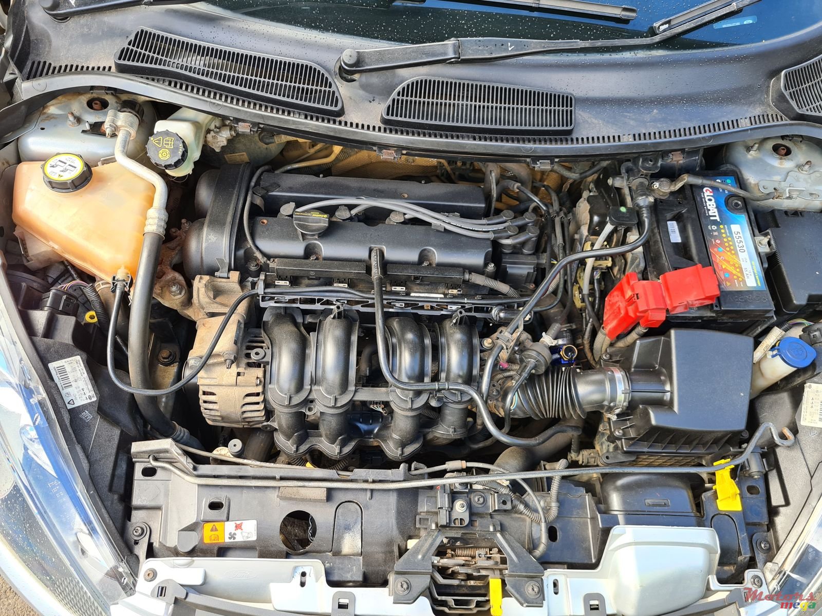 2012' Ford Fiesta Hatchback photo #5