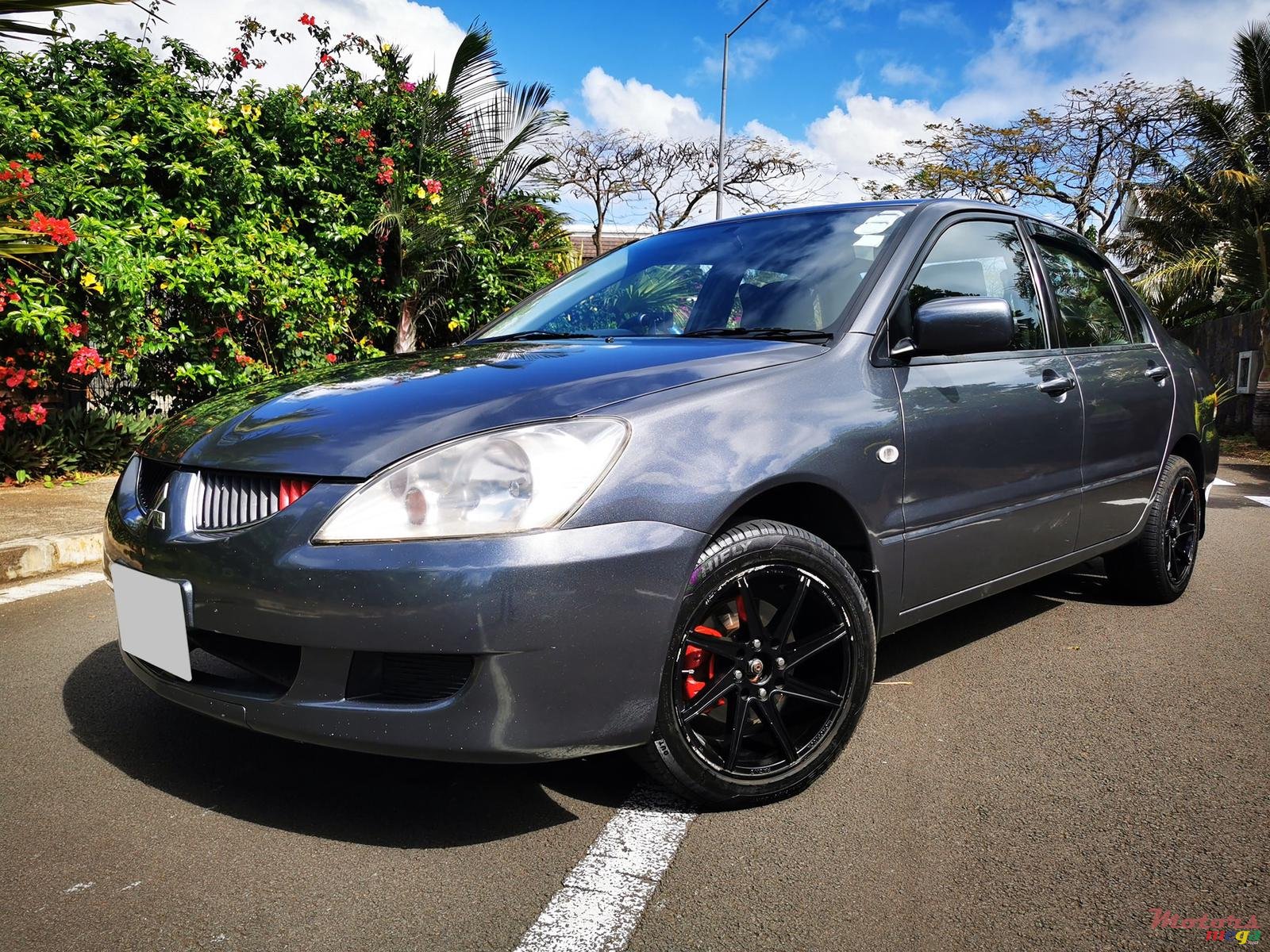 2004' Mitsubishi Lancer GLX photo #7