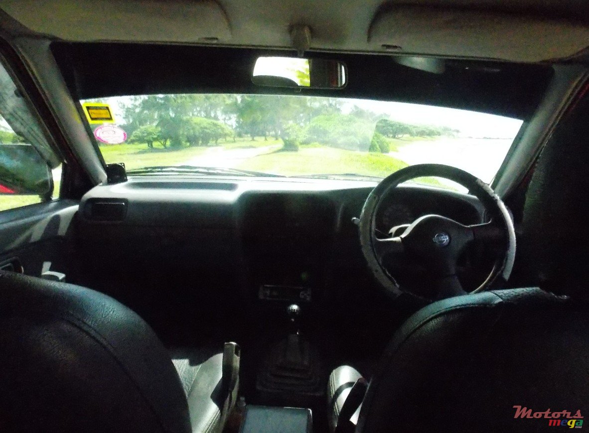 1999' Nissan Hardbody 4x2 photo #6