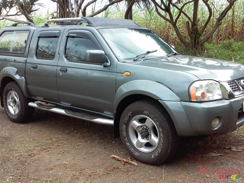 2004' Nissan HARDBODY 4*4 3.0 TURBO photo #1