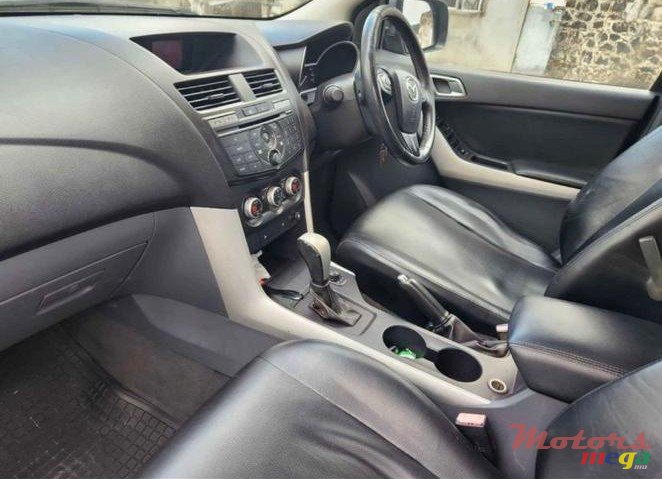 2015' Mazda BT-50 photo #4