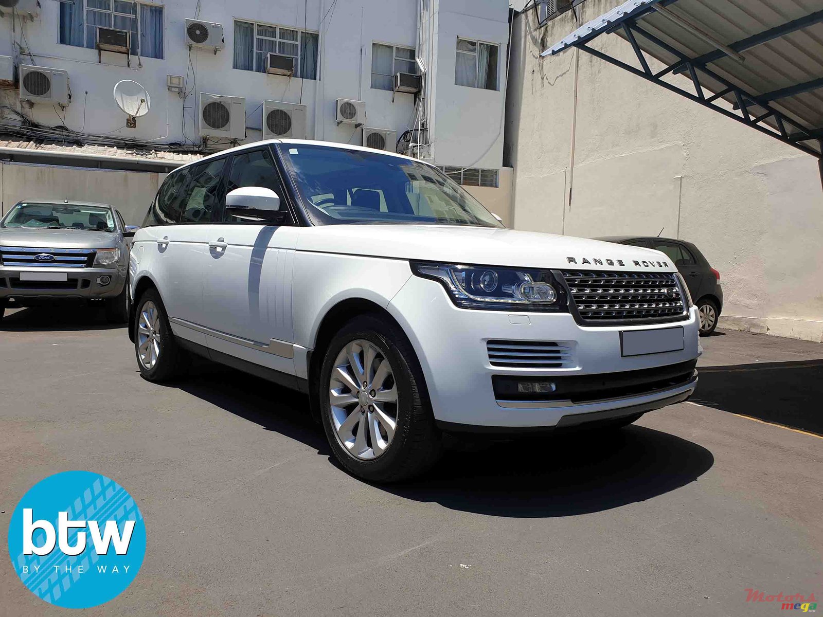 2015' Land Rover Range Rover Vogue TDV6 photo #2