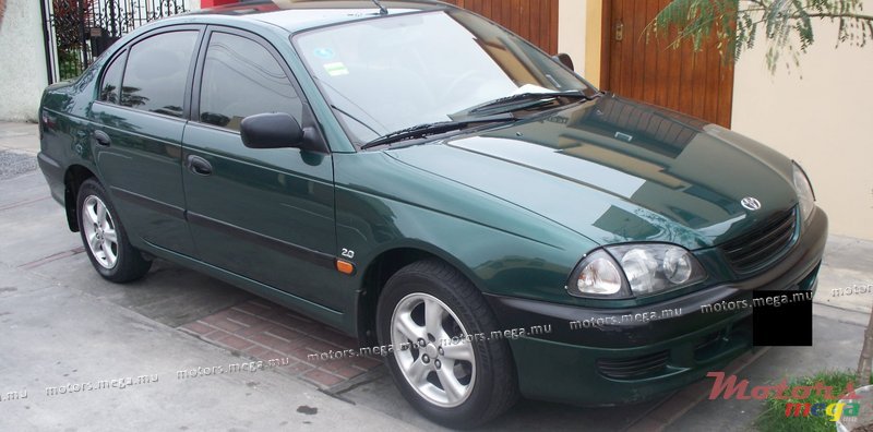 2001' Toyota Corona photo #1